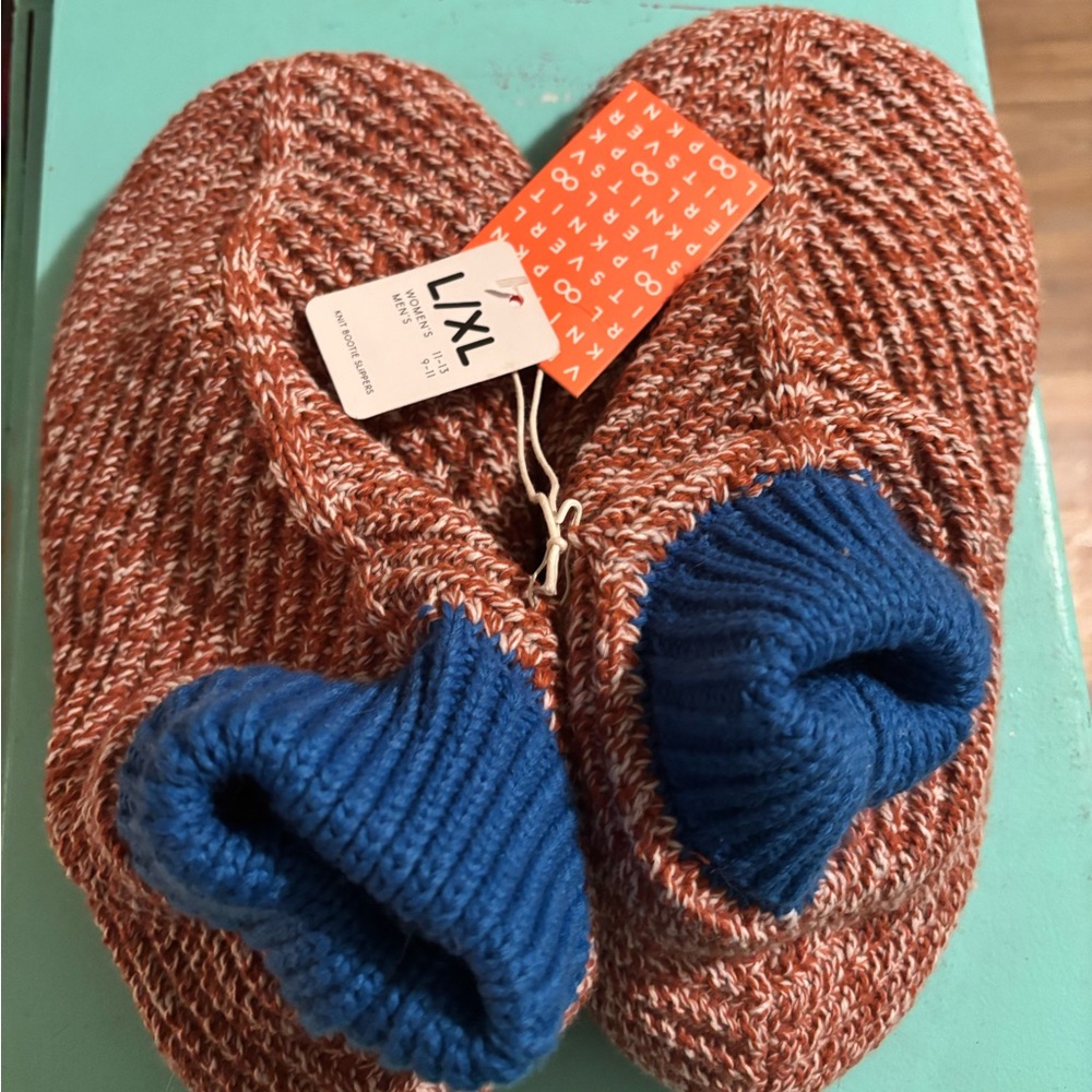 CHEVRON KNIT BOOTIE SLIPPERS